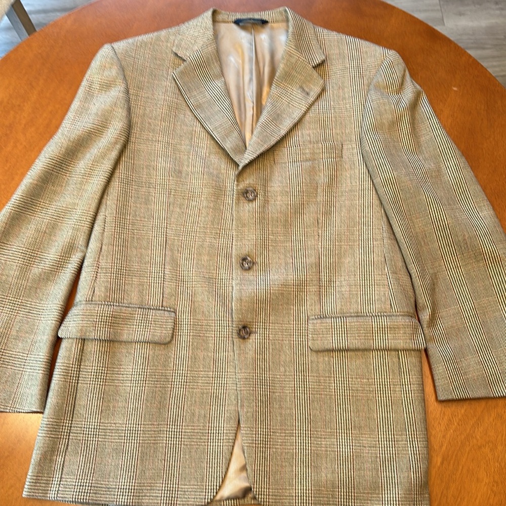 Beautiful Burberry London 40R men’s wool blazer; tan.